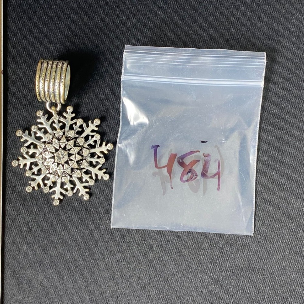 Silver Tone Snowflake Charm Pendant with Rhinestones for Jewelry Making‎